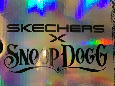 Schuhe von Skechers:  Schuhkarton Skechers ONE-DISCO SNOOP DOGG SKECHERS SLIP_INS